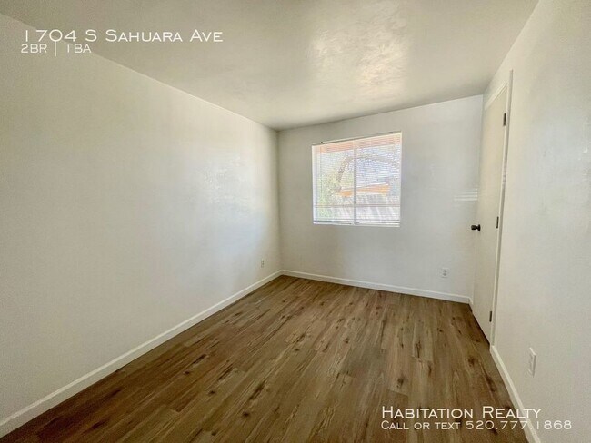 Building Photo - Newly renovated 2 bed/1 bath with AC!
