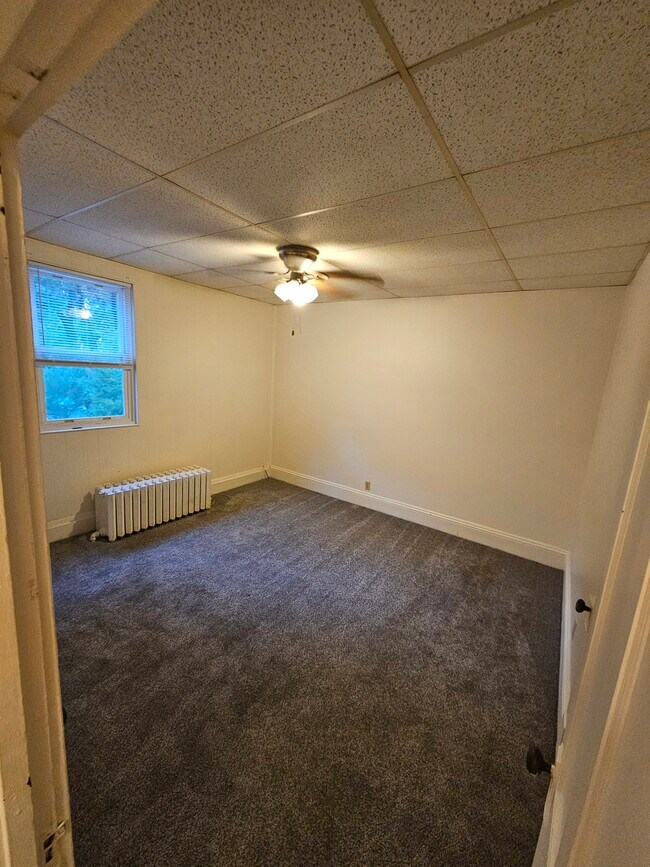 Dormitorio - 545 S Douglas Ave