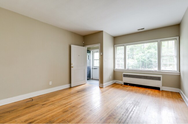 Foto del edificio - 2506 Kenmore Rd