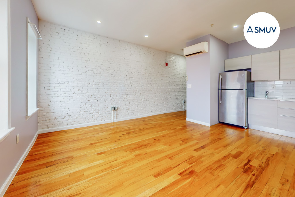 Primary Photo - 7 N Carey St