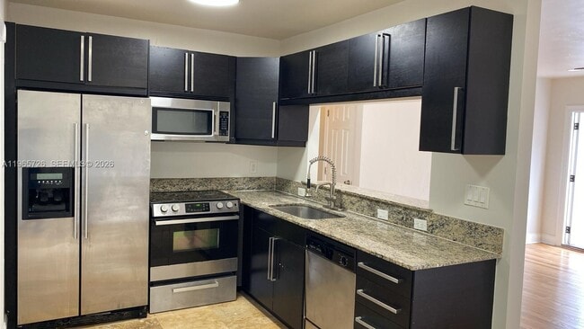 Building Photo - 713 SW 10th St