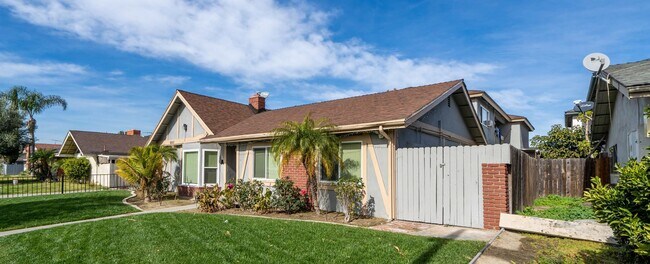 Building Photo - 2553 E Park Ln