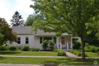 Building Photo - 18 E Austin St