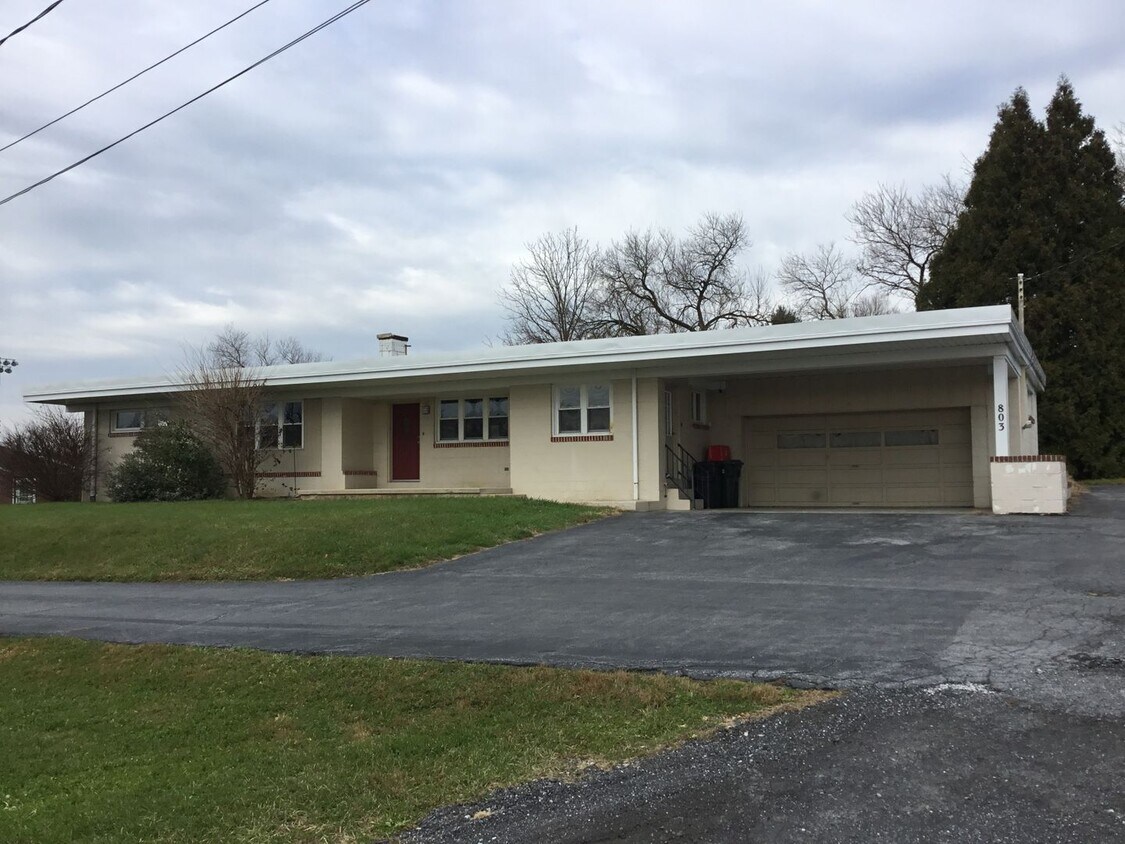 Foto principal - 803 Burkey Lane, Ephrata, PA 17522