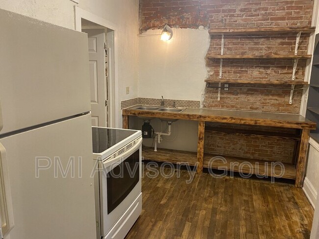 Building Photo - 524 Market St