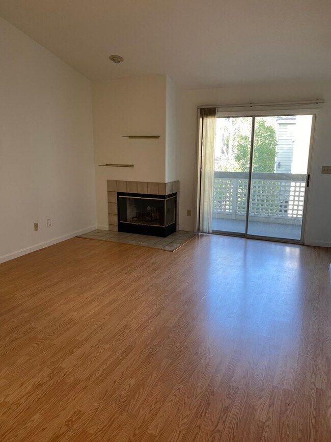 Foto del edificio - 2 bed 2 bath Condo in Park Almaden available now!