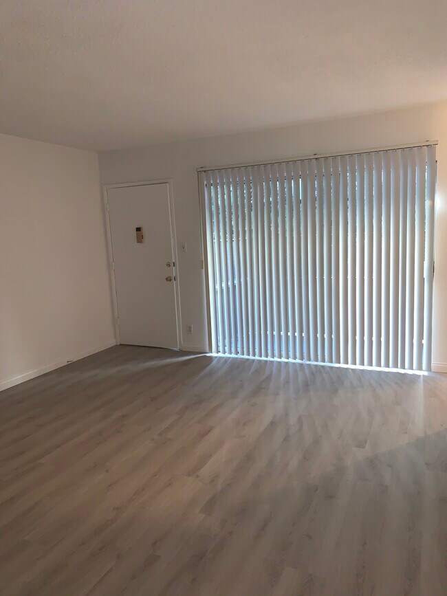 Foto del edificio - 11842 Goshen Ave