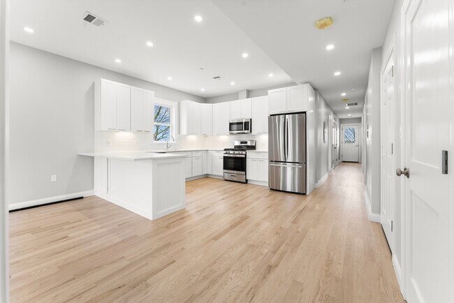 Building Photo - 23 Dewolf St