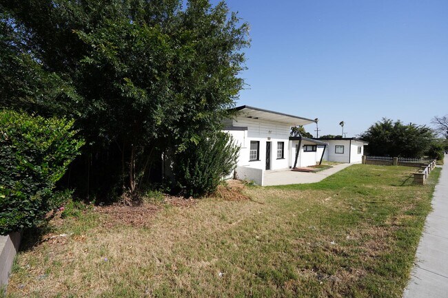 Foto del edificio - 1443 N Riverside Ave
