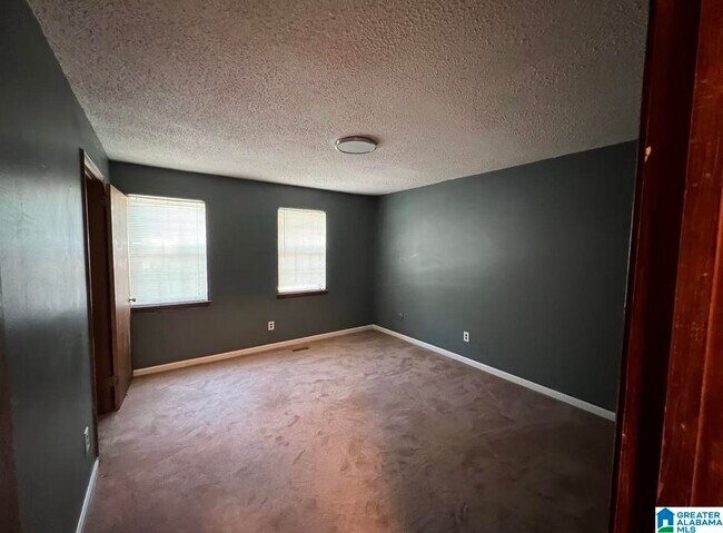 Foto del edificio - 656 Valley Crest Dr