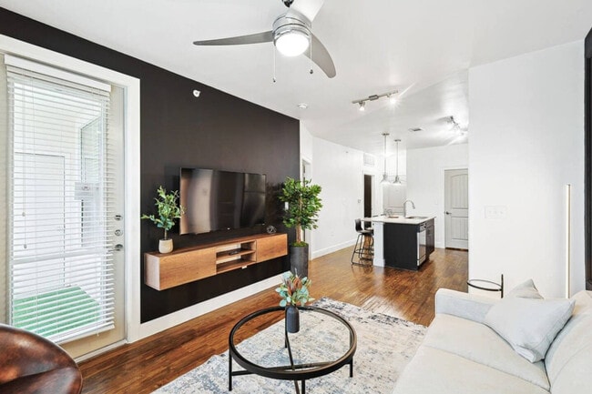 Foto del edificio - 5752 Town and Country Blvd