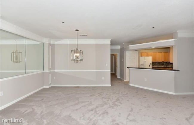 Building Photo - 1 br, 1 bath Condo - 527 Sandringham Dr