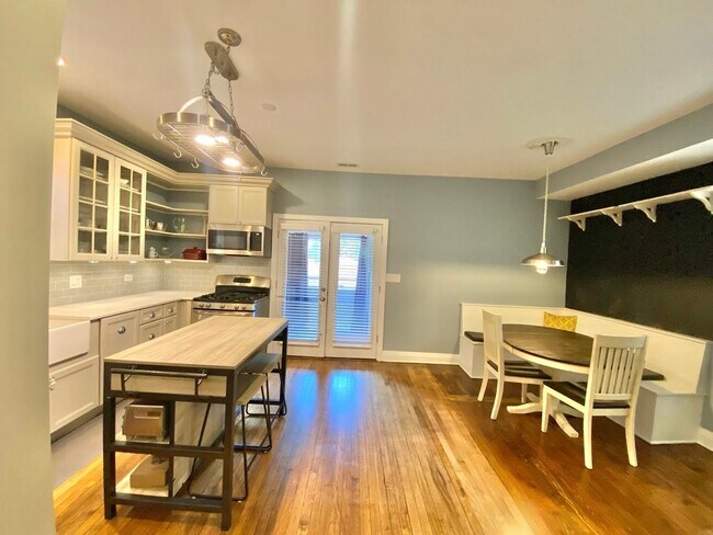 Foto del edificio - 3646 N Damen Ave