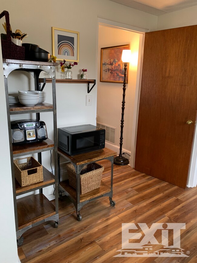 Building Photo - Charming 2 Bed, 1 Bath Home in the Heart o...