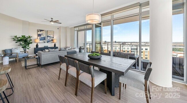 Foto del edificio - 4425 Sharon Rd