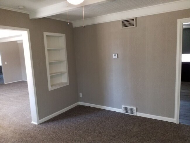 Building Photo - COMING SOON! Large Northland home for rent...