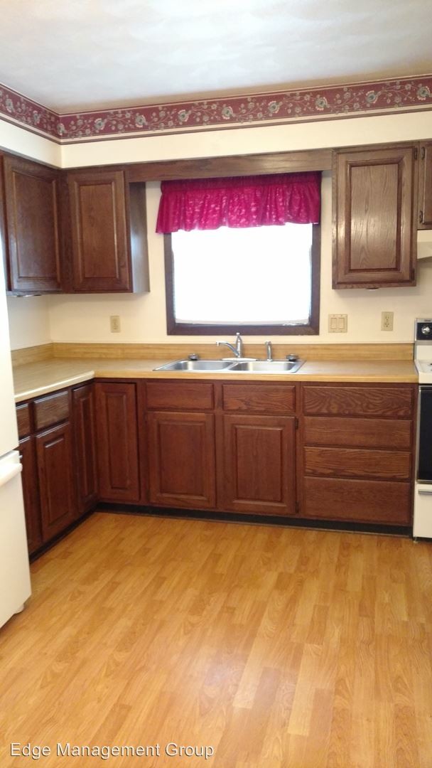 Foto del edificio - 5709 Dahlia Blvd