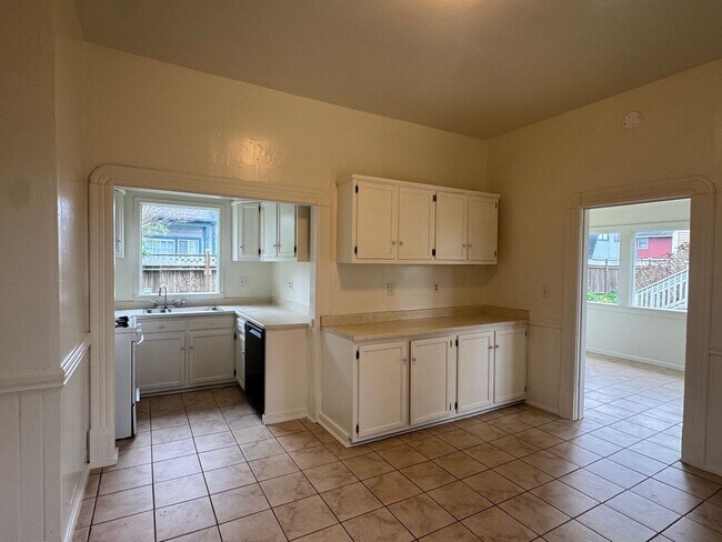 Building Photo - 226 Long St