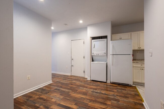 Building Photo - Cozy 3 BR/1 BA Apartment in Randle Highlands!