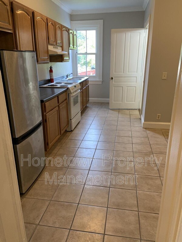 Building Photo - 69 Main St