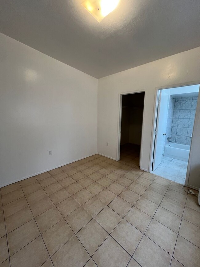 Building Photo - Charming 3-bedroom home! MOVE IN SPECIAL