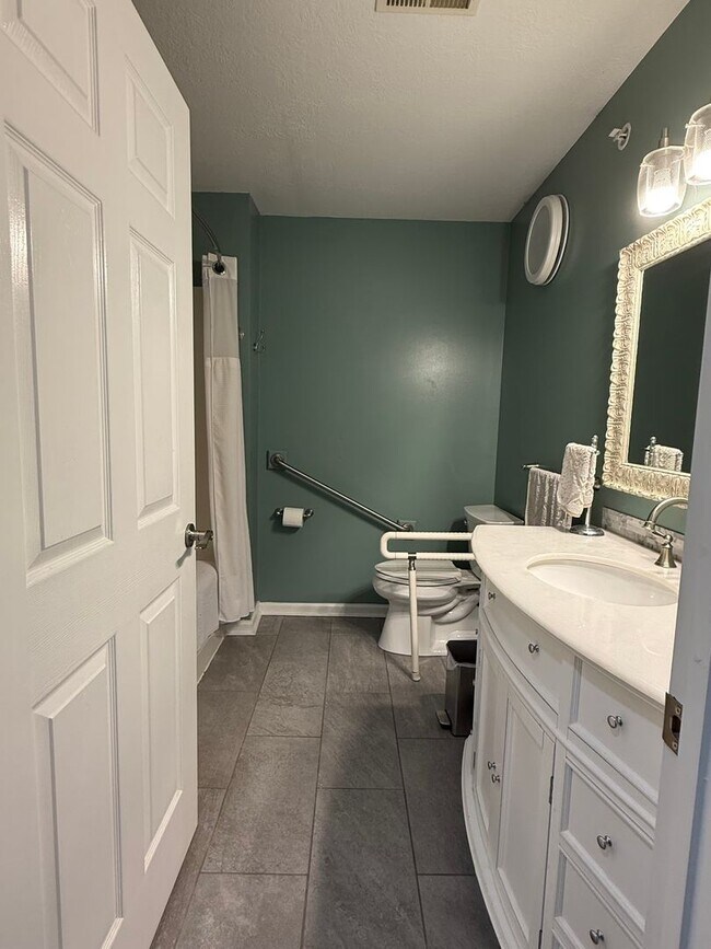 Foto del edificio - 2 Bedroom in Ivy woods - Ross Township