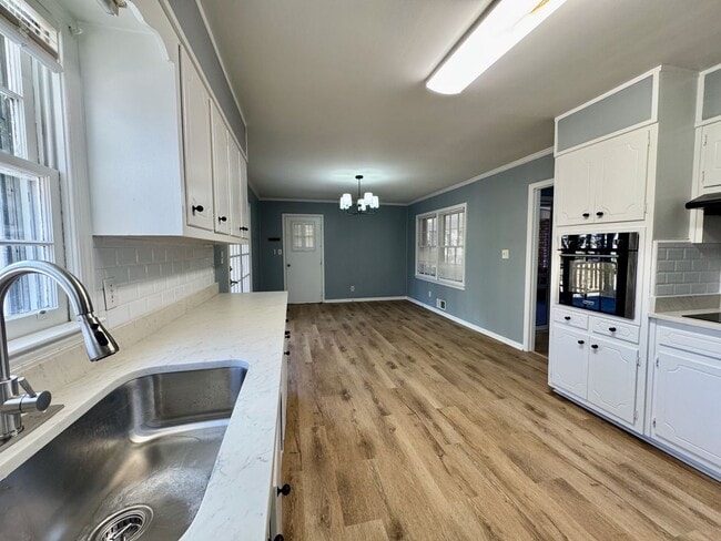 Building Photo - Awesome in Austell!