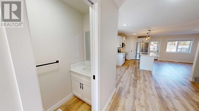 Building Photo - 9650 Hillcrest Dr