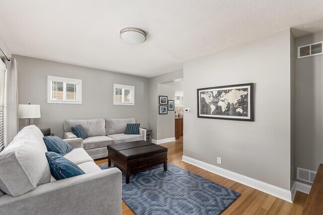 Foto del edificio - 93 Frebis Ave