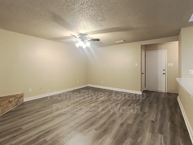 Building Photo - 9703 La Rochelle Dr