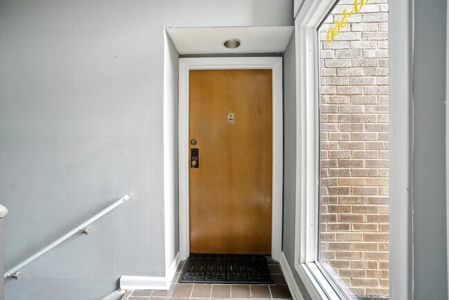 Building Photo - 696 Mowbray Arch