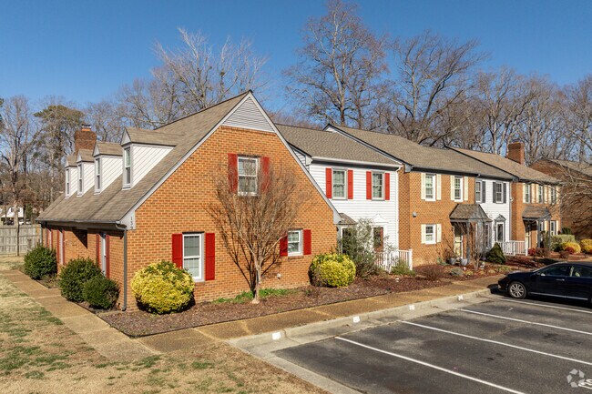 Building Photo - Stratford Manor