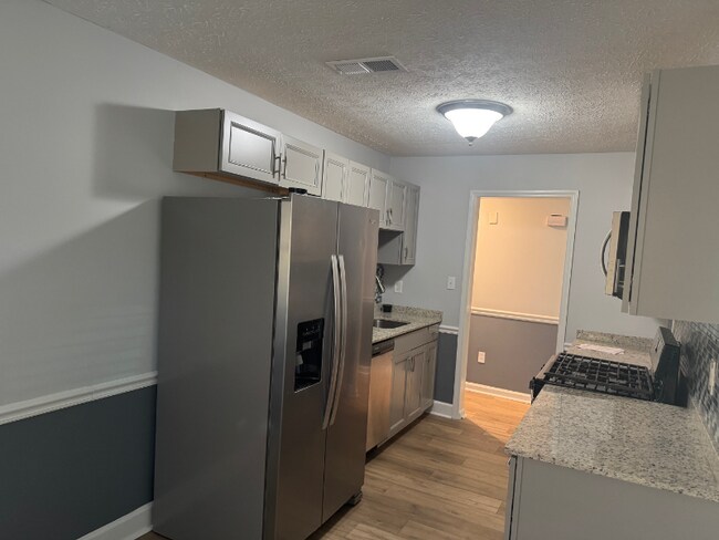 Photo - 530 Bell Rd SE House