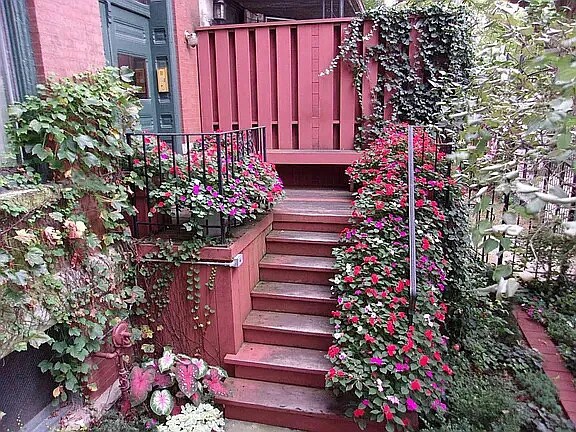 Foto del edificio - 625 W Belmont Ave