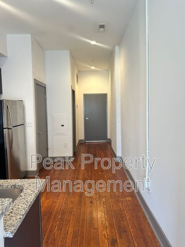 Building Photo - 1204 Hull St