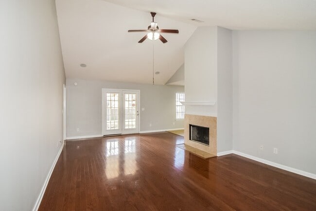Building Photo - 305 Cotton Lakes Blvd