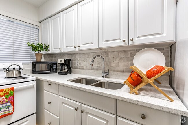 1BR, 1BA - 750SF - Plano de la cocina A2 - Nautica Apartments