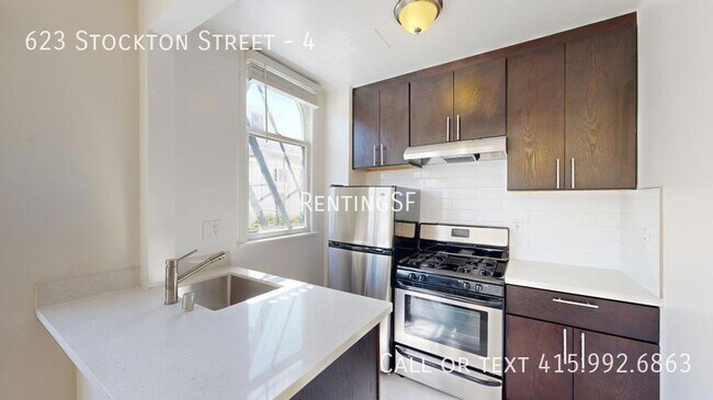 Building Photo - Spacious Studio with Generous Closet Space