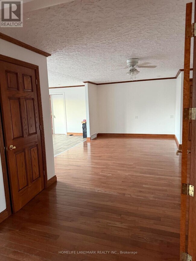 Photo du bâtiment - 183 Main St E