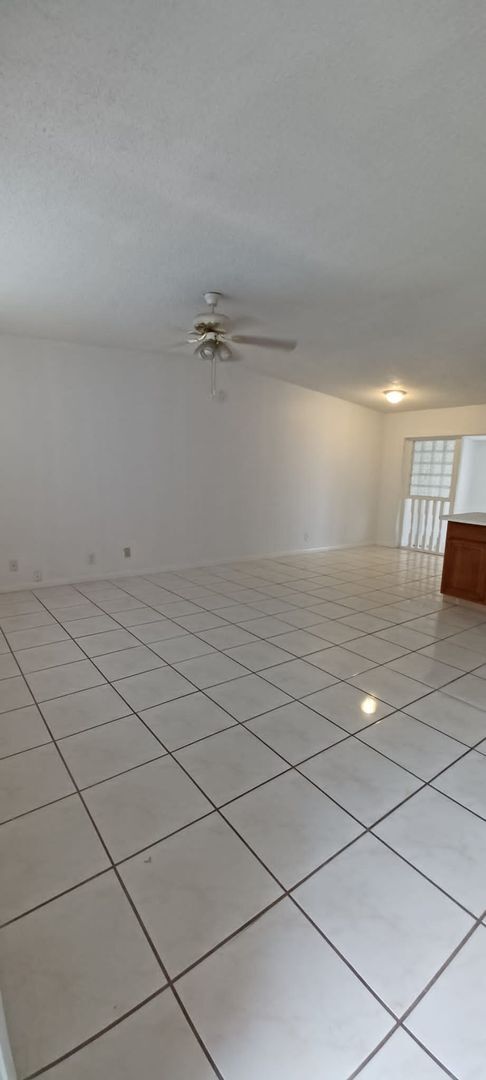 Building Photo - 7709