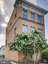 Building Photo - 604 S Glover St