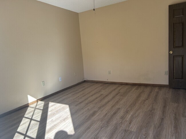 Sala de estar principal - 1704 Copperville Rd