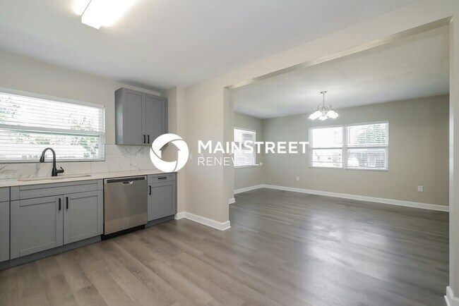Foto del edificio - 3 Bedroom Pet-Friendly Home in WINTER HAVEN, FL with Main Street Renewal