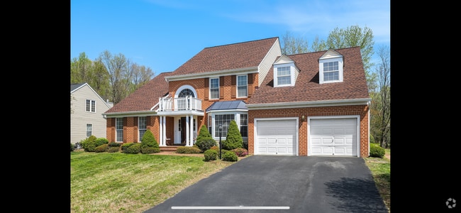Building Photo - 706 James Ridge Rd