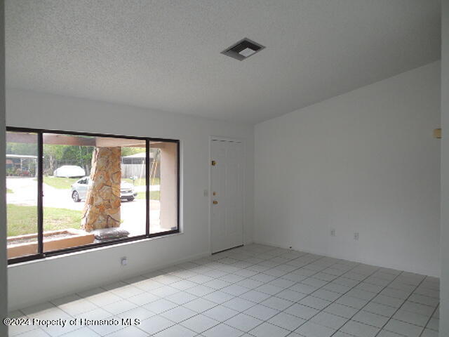 Building Photo - 1394 Nobleton Ave