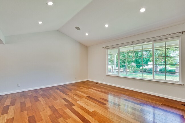 Foto del edificio - Spacious 4-Bed Almaden Valley Home with Bo...