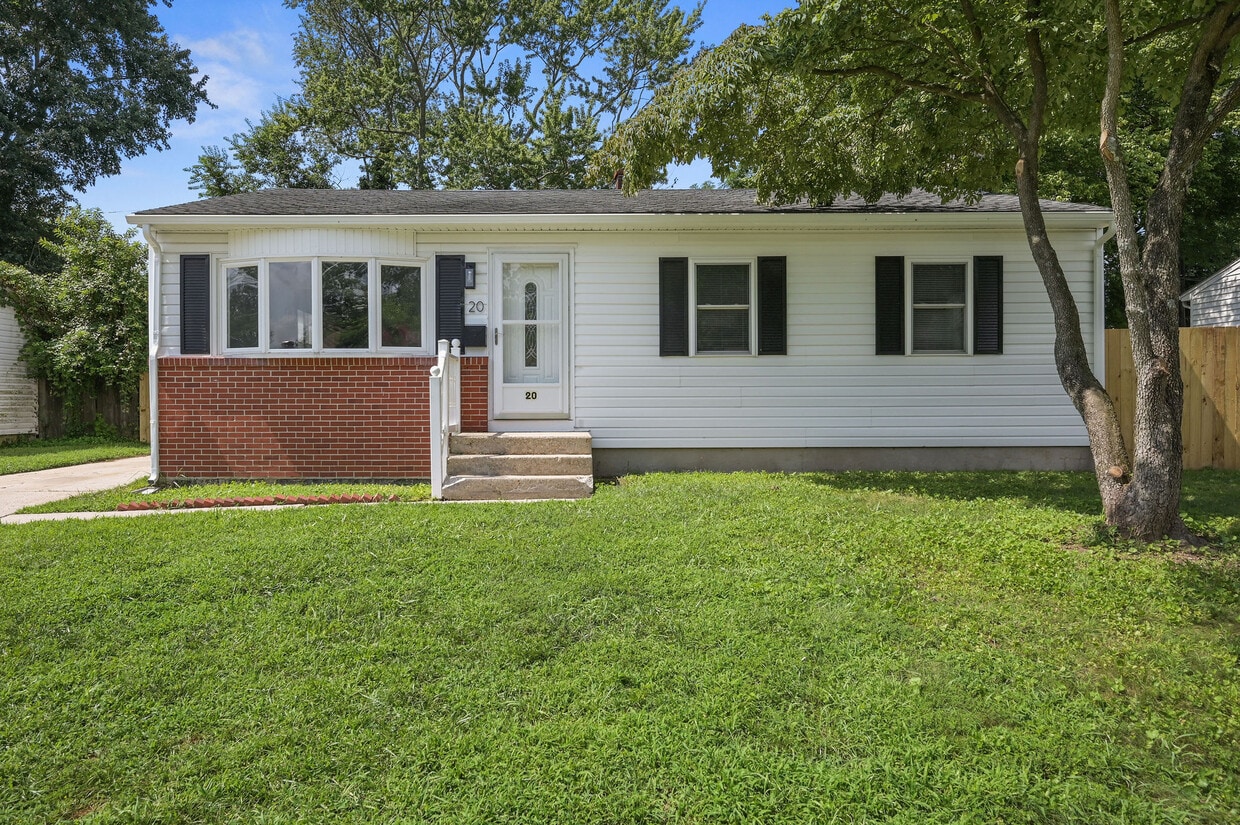 Primary Photo - 20 Hickory Ln