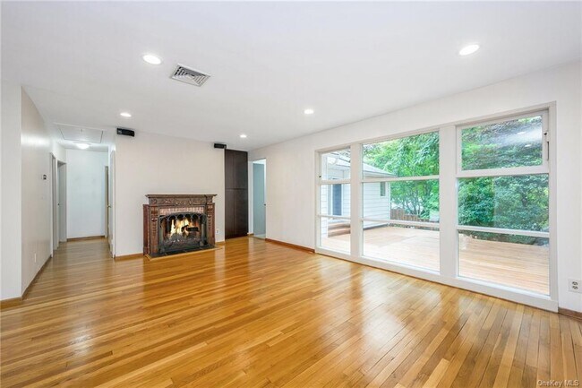 Foto del edificio - 212 Crest Dr