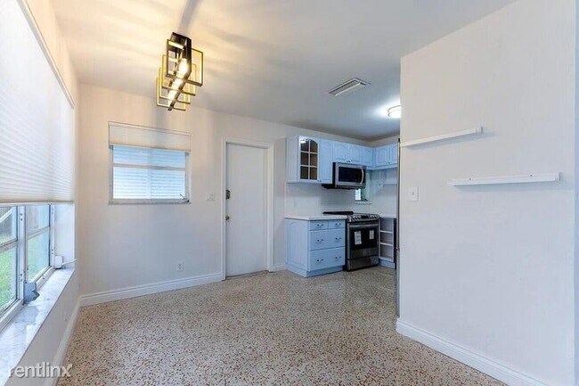 Building Photo - 3 br, 2 bath House - 3414 Poinsettia Ave