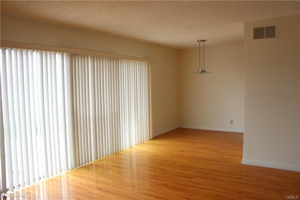 Primary Photo - 3 br, 1.5 bath Condo - 238 Hillcrest Dr